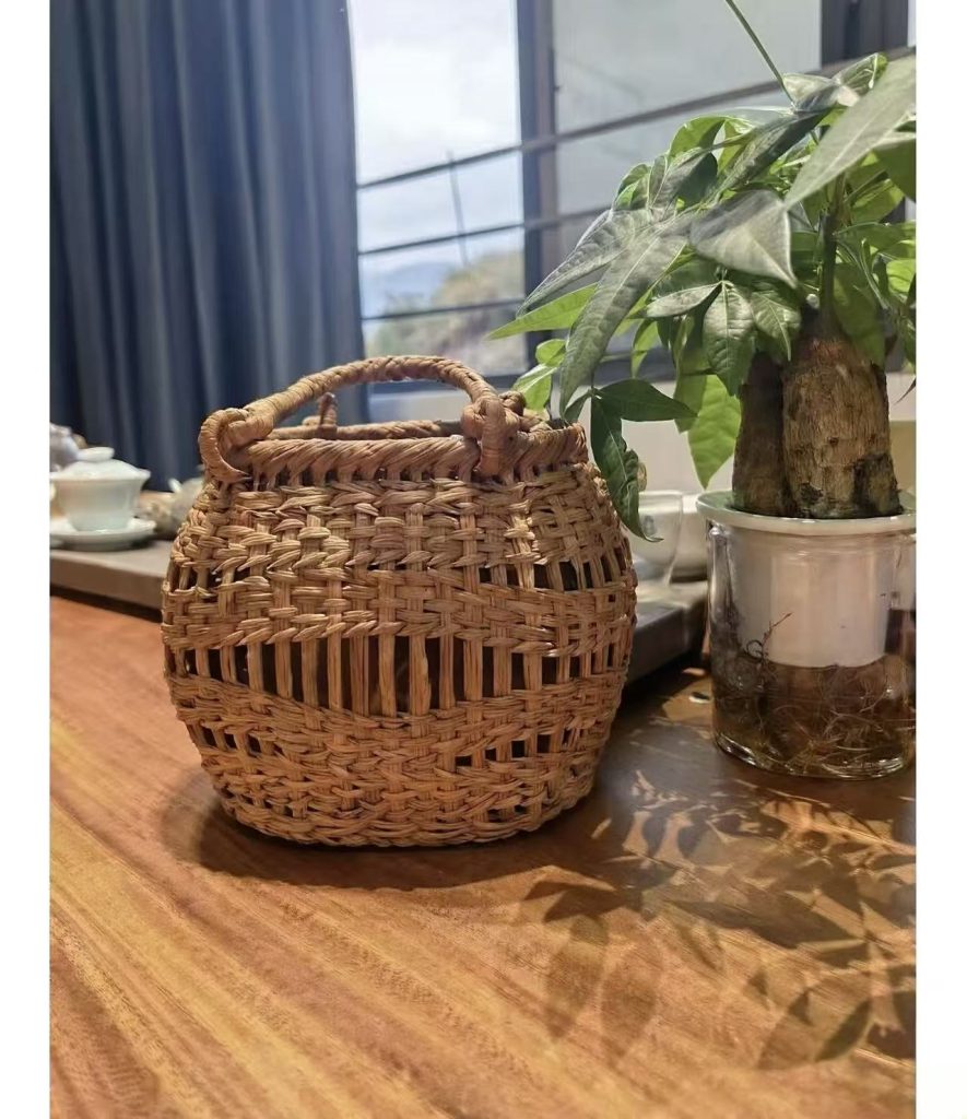 No.12 Wild Grape Vine Woven Bucket Handbag