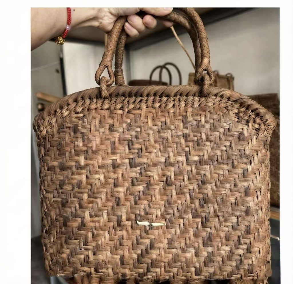 First Layer Vine Round Bucket Bag