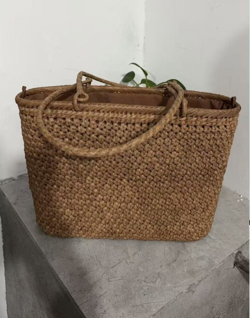 R-99 4mm Hexagon Pattern Wild Grape Vine Tote Bag