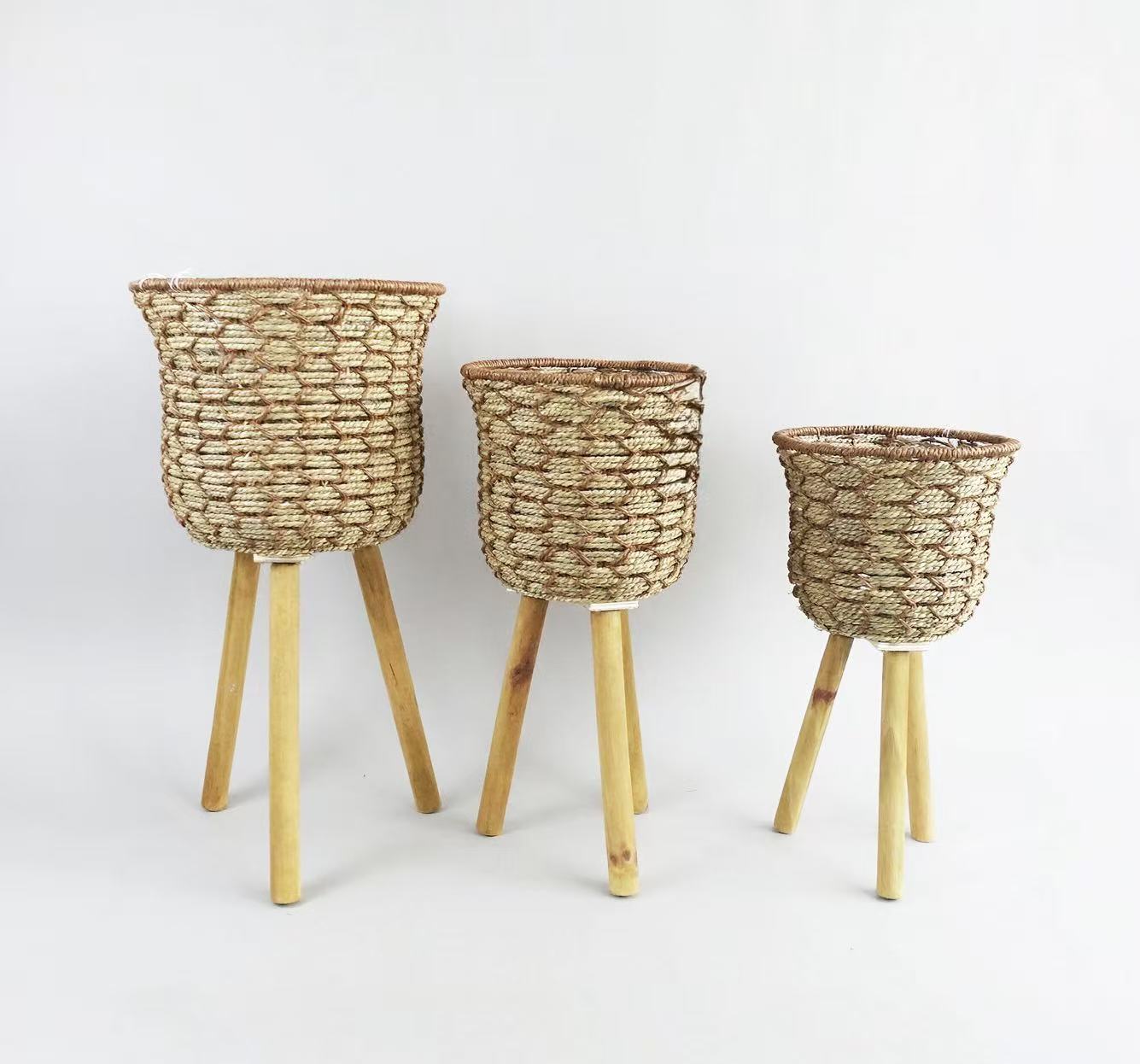 Set of 3 Woven Plant Baskets with Wood Stand X061W2327A0