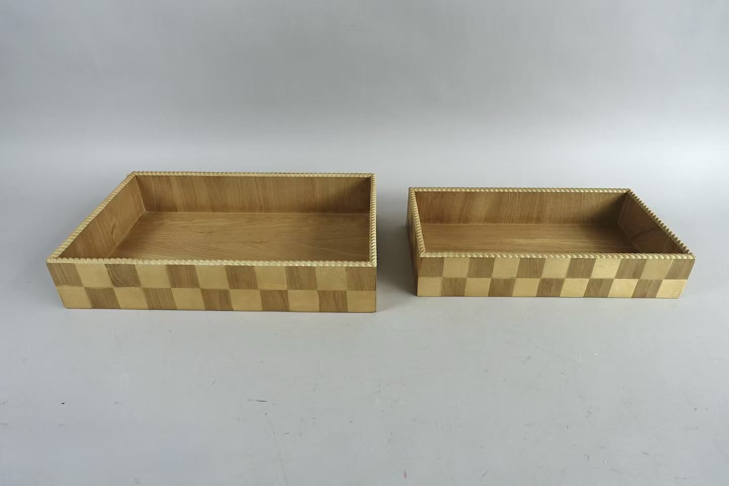 Set of 2 Checkered Wooden Storage Trays X061W3022A0