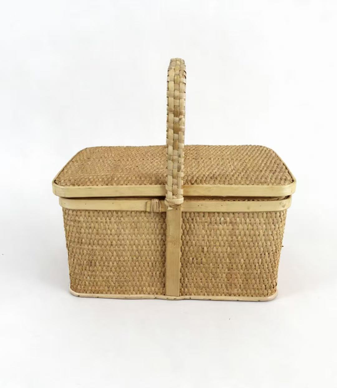 Handwoven Rattan Rectangular Basket With Lid & Handle XZR7635A0